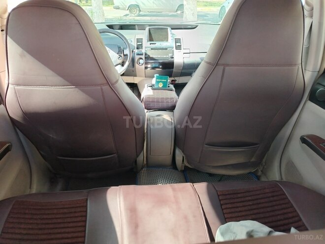 Toyota Prius-8