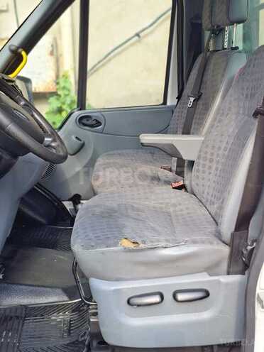Ford Transit-4