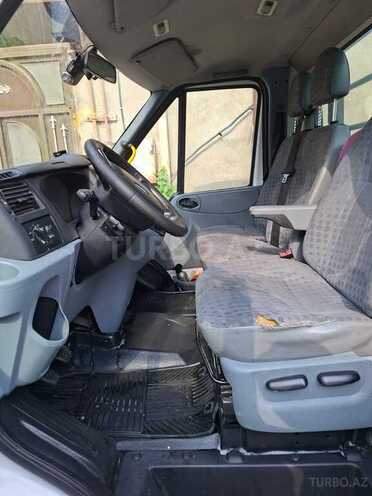Ford Transit-3