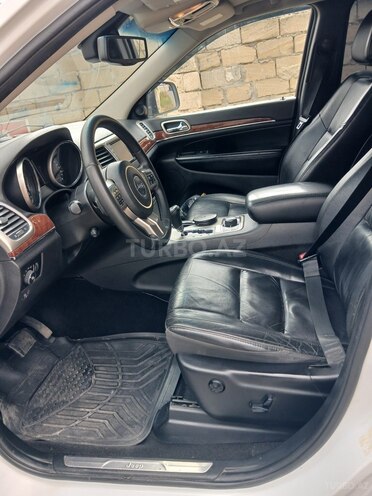Jeep Grand Cherokee-13