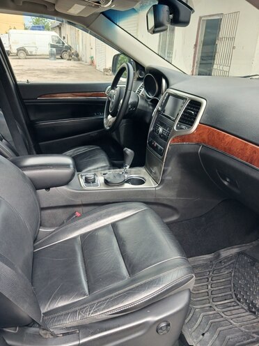 Jeep Grand Cherokee-14