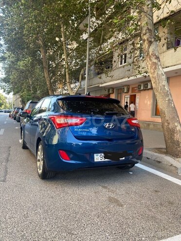 Hyundai Elantra-2