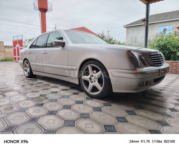 Mercedes E 240-5