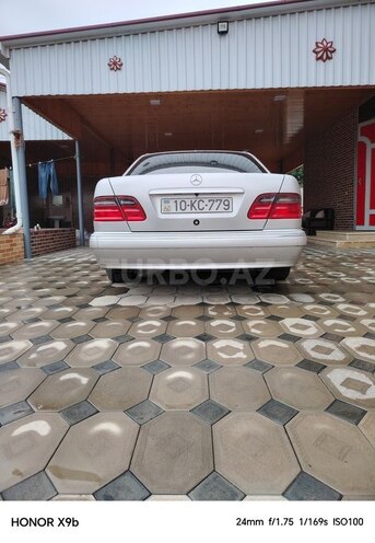 Mercedes E 240-2