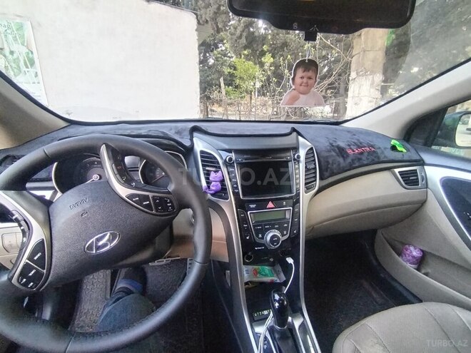 Hyundai Elantra-3
