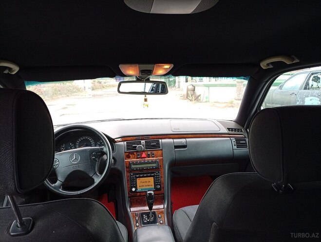 Mercedes E 200-3