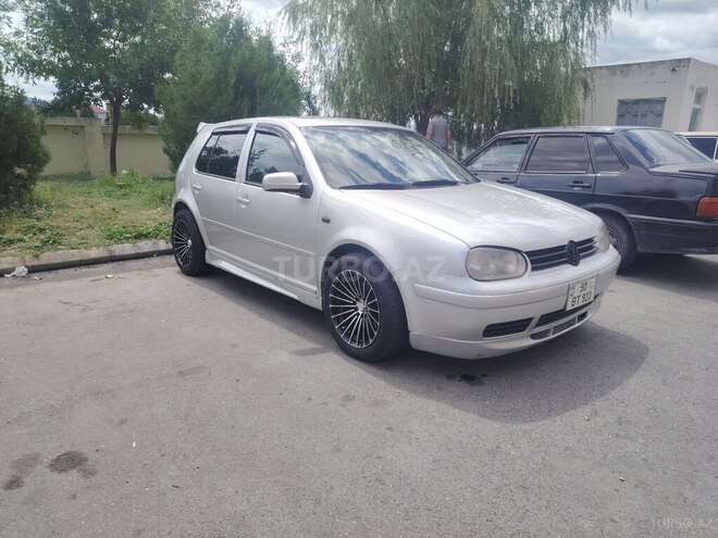 Volkswagen Golf-1