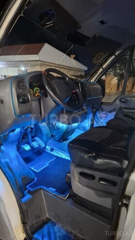 Ford Transit-15