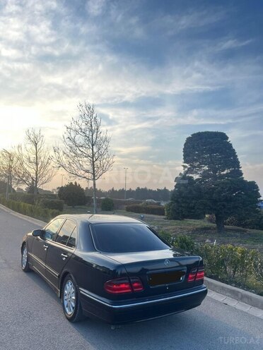 Mercedes E 270-7