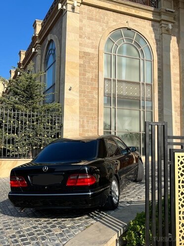 Mercedes E 270-2
