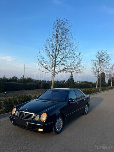 Mercedes E 270-6