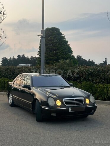 Mercedes E 270-5