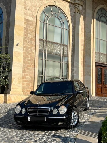 Mercedes E 270-9