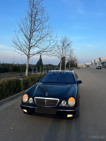 Mercedes E 270-8