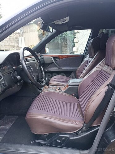 Mercedes E 270-12