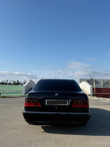 Mercedes E 270-10