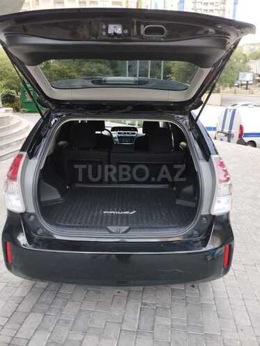 Toyota Prius V-8