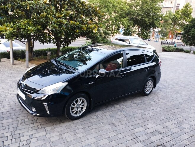 Toyota Prius V-3