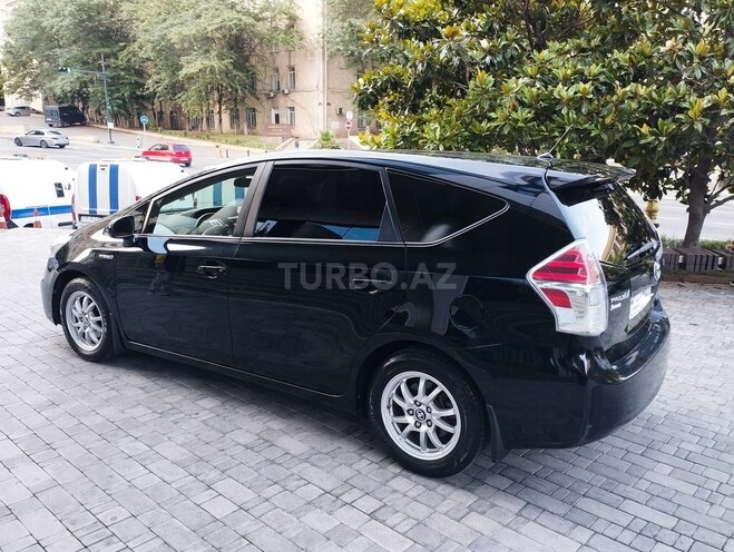 Toyota Prius V-5
