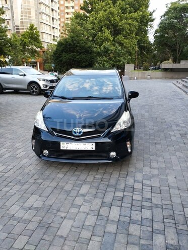 Toyota Prius V-2