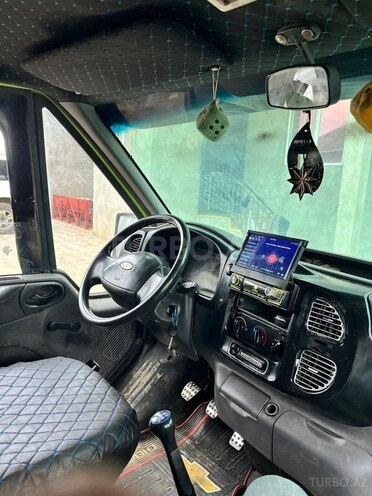 Ford Transit-13