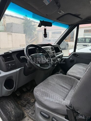Ford Transit-5