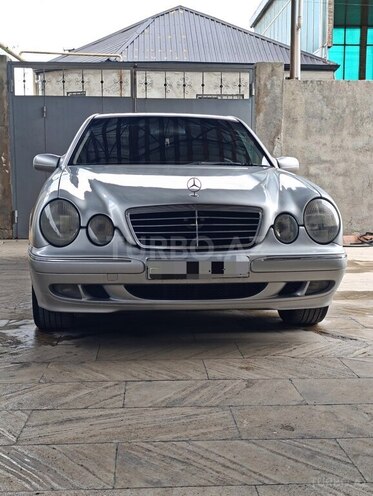 Mercedes E 220-1