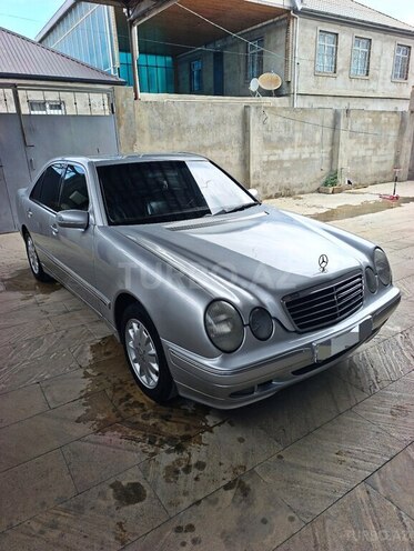 Mercedes E 220-3