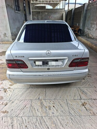 Mercedes E 220-4