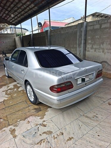 Mercedes E 220-5