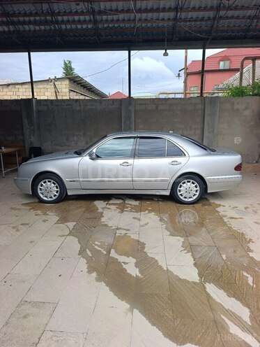 Mercedes E 220-10