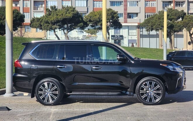 Lexus LX 450d-3