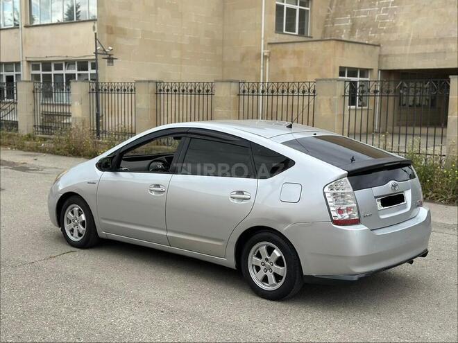 Toyota Prius-5