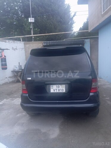 Mercedes ML 320-9