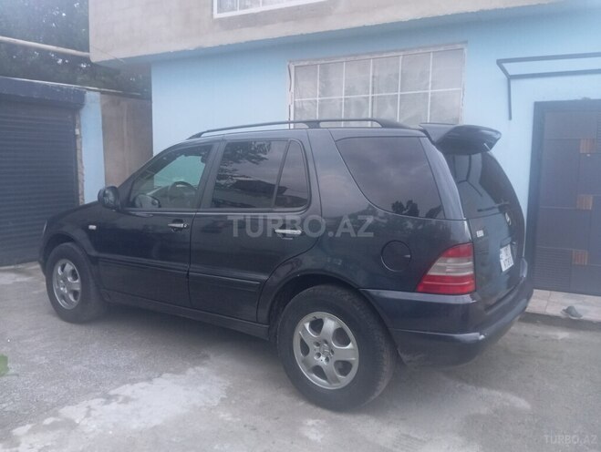 Mercedes ML 320-11