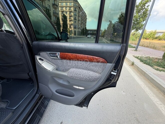 Toyota Land Cruiser Prado-4