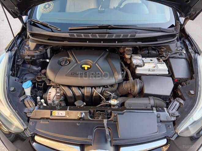 Hyundai Elantra-8