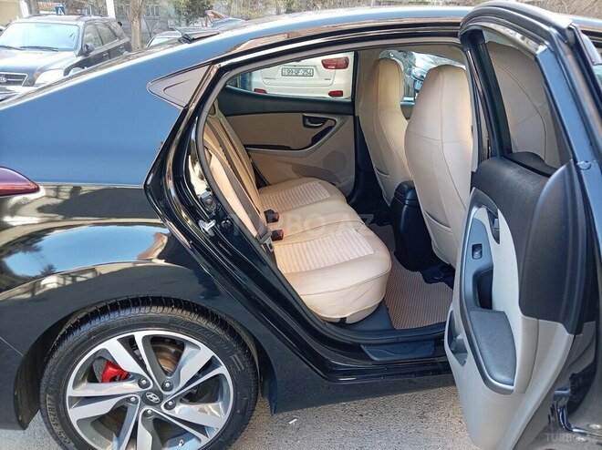 Hyundai Elantra-9