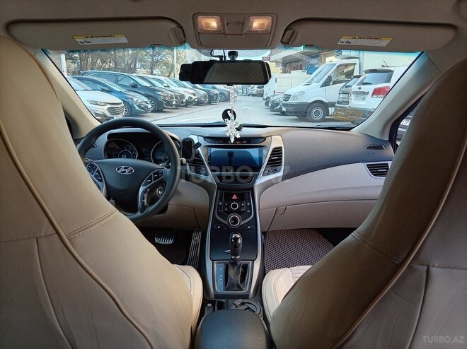 Hyundai Elantra-10