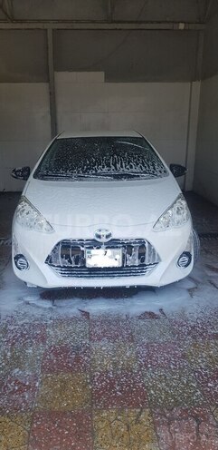 Toyota Aqua-4