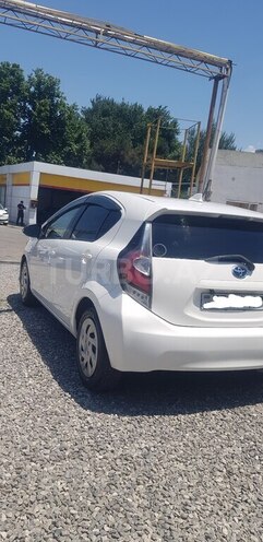 Toyota Aqua-8