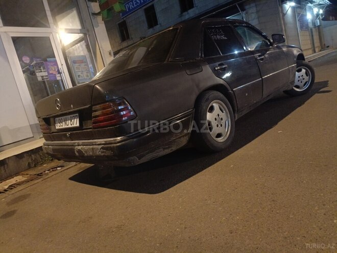 Mercedes 200 D-2