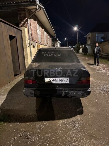 Mercedes 200 D-14