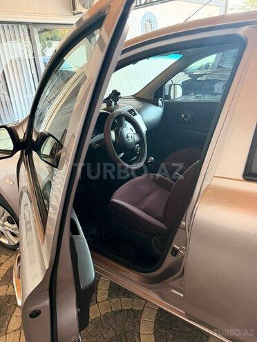 Nissan March-5