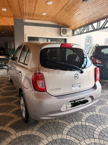 Nissan March-8