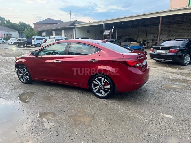 Hyundai Elantra-12