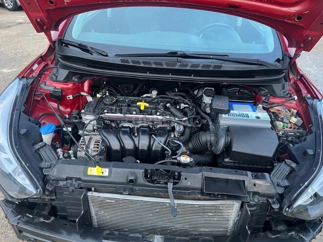 Hyundai Elantra-11