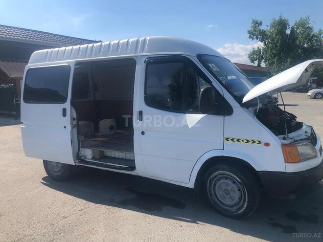 Ford Transit-4