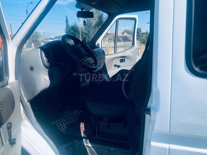 Ford Transit-11