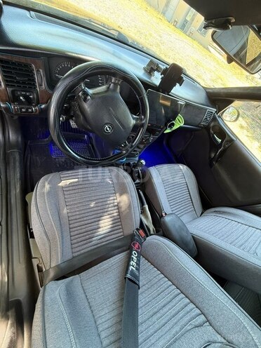 Opel Vectra-19
